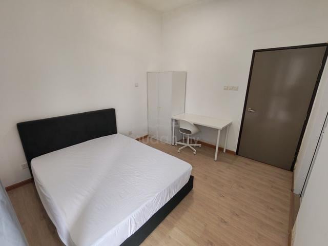 Female Unit Middle Room @ Skyville 8, Old Klang Road 1
