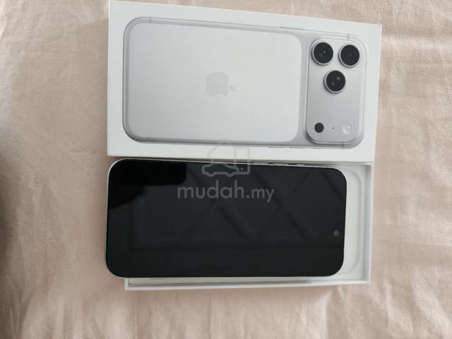 iphone 17 pro max 512gb just one year usage - photo 2 of 6
