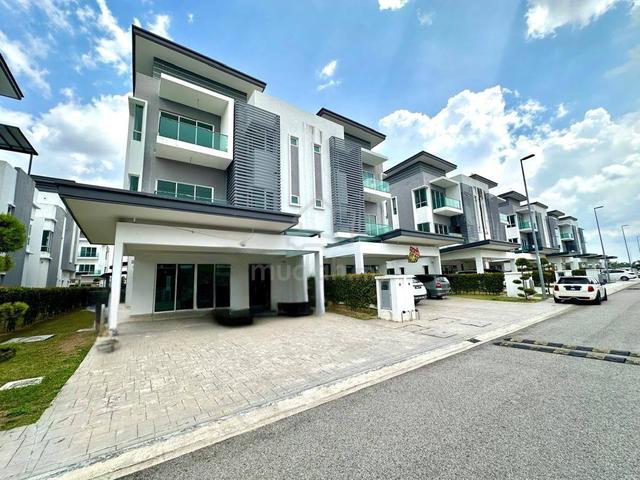 HOT DEALS 3 Storey Semi-D Cluster Laman Vista Alam Setia Alam 1