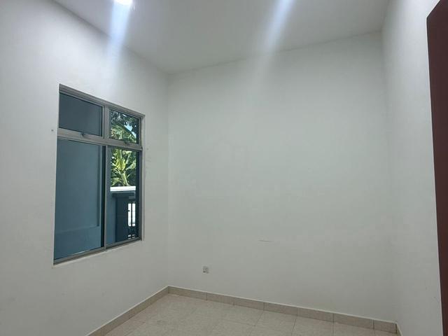 Kempas Indah single storey Setia Tropika 3 Bed Partially Furnished CIQ 4