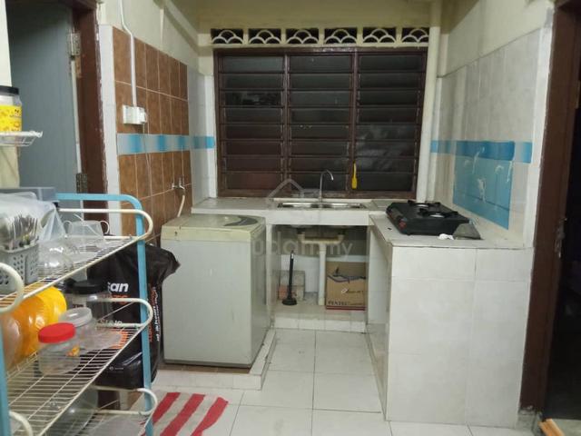 Rumah Pangsa Pantai Peringgit 1
