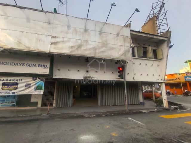 Double storey shop with high visibilty 1
