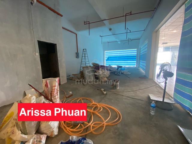 High-Traffic Shop Lot Perfect for Branding & Signage E-GATE Jelutong. 4