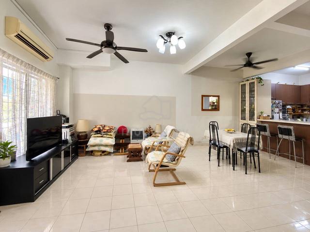 Facing Open | Renovated 2 Storey Taman Bukit Emas Seri Kembangan 1