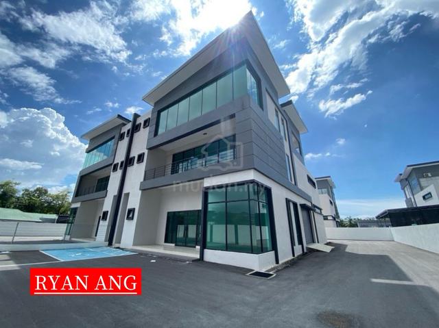 2.5 Storey Semi-Detached Factory For Rent Permatang Tinggi 1