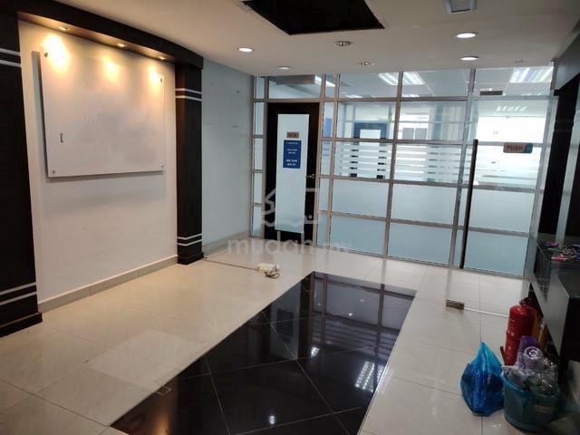 1st Flr Renovated Office 22x75 @ Sek 7 Shah Alam Facing main road &MRT 1