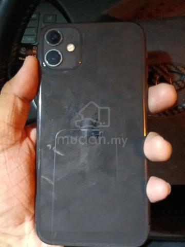 iphone 11  - photo 2 of 2