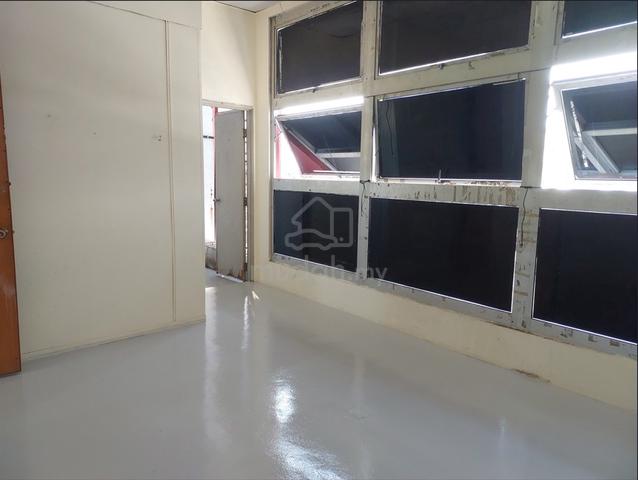 Renovated 2nd Floor Shop 22x80 Bandar Botanic Klang for rent 1