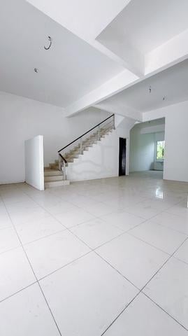 “Rare Freehold Terrace with 24’ x 115’ Land Size — Only 880K 1