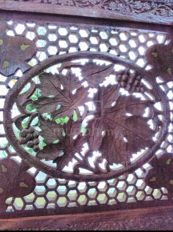 Solid wood partition with gold flower - photo 4 of 4