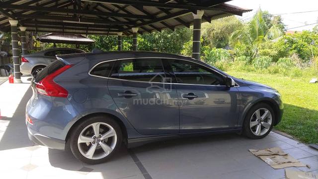 2013 Volvo V40 2.0 T5 (A) - 1