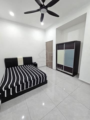 Perling/ Tampoi/ Larkin/ Near CIQ/ Jalan Permata/ 4+1 bed 3 bath 1
