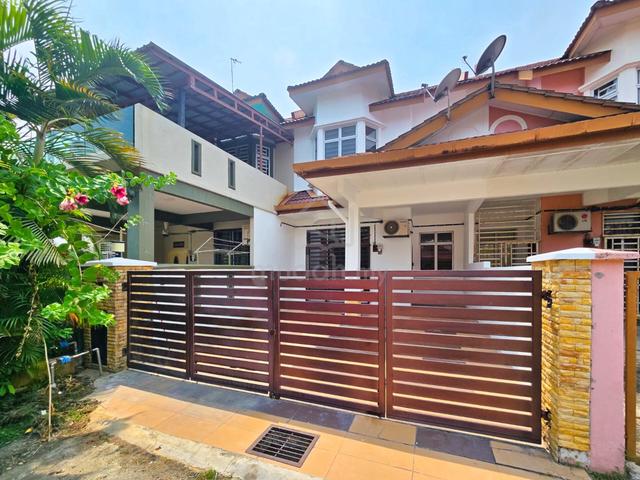 CANTIK Double Storey Terrace 20x70 Taman Arked Dengkil, Selangor 1