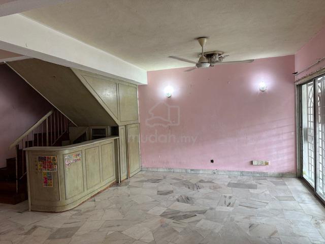 Seksyen 27 Alam Megah 2sty hse with guarded.  Near to LRT Subang Alam 1