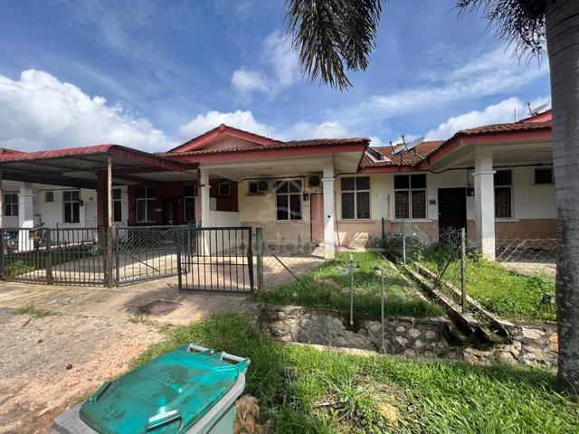 Rumah Setingkat Taman Pinggiran Felda Gemas 1