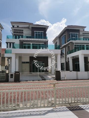 3 Storey Bungalow - Royale Heights @ Taman Lembah Indah, Simpang Ampat 1