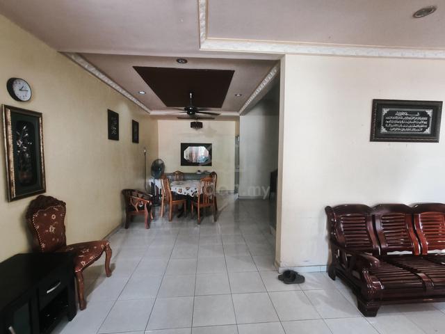 Taman Arowana.2 and half storey. 1