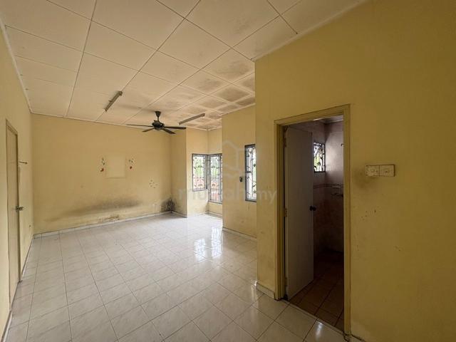 Double storey jln bakti Mutiara Rini skudai 1