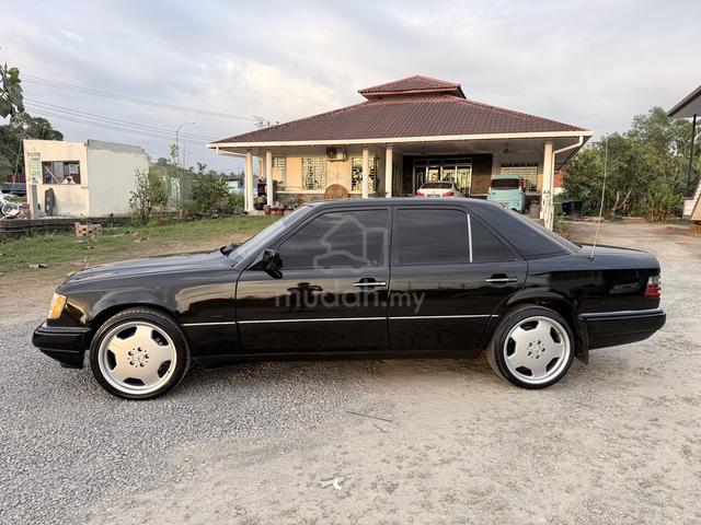 1995 Mercedes Benz 220E 2.2 (A) - 2