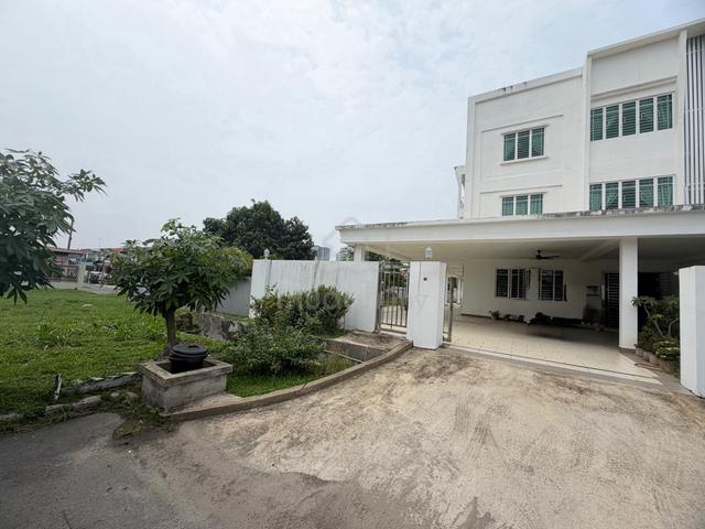 Taman Harapan semi detached 3 storey 5 rooms for rent | Towering 1