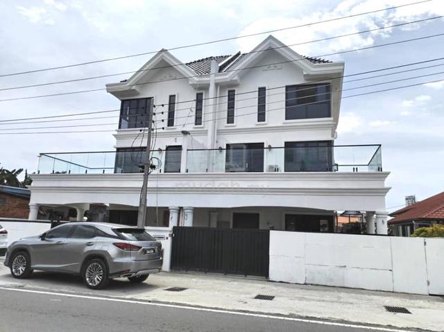 Likas / 3 storey semi detached / with lift / kota kinabalu 1