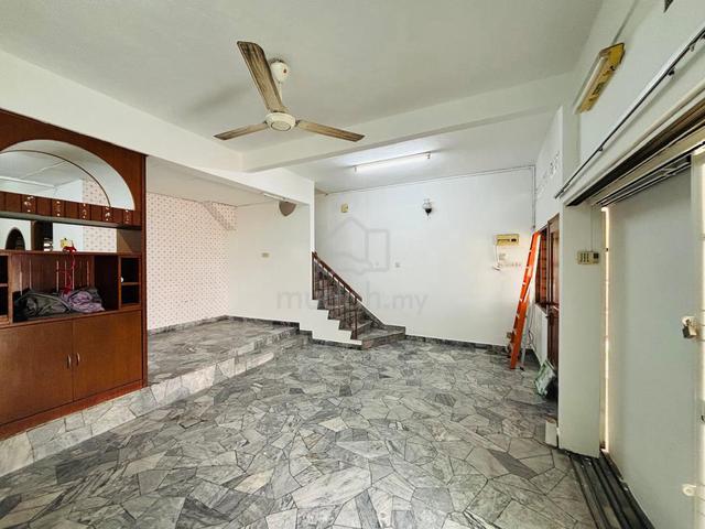 Taman Bayu Emas , Jalan Jelai ,Kim Chuan 2 storey house for rent klang 1