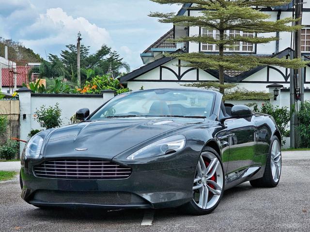 2015 Aston Martin DB9 Volante 5.9 (A) soft top - 1