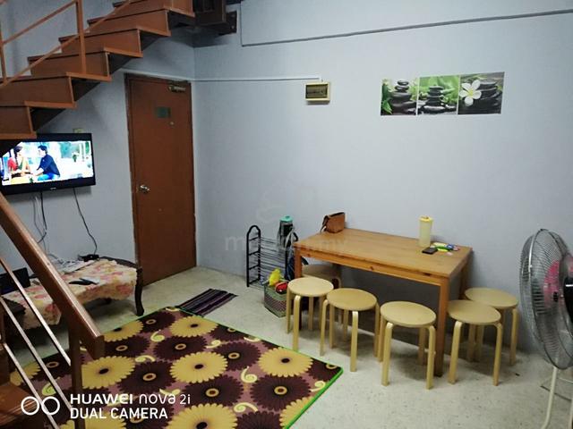 Room / Bilik Lelaki Kenari Court Apartment 1