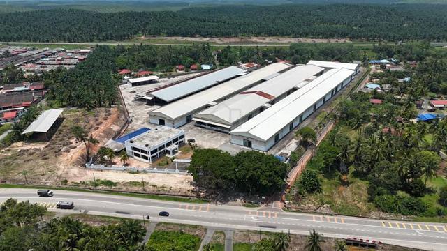 13.88 Acre Heavy Industrial Factory Built Up 273k sqf Power 4000amp 1