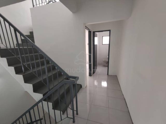 Selangor Shah Alam 3.5-Storey Terraced House For Rent 1