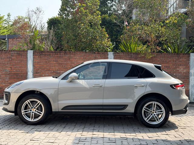 2022 Porsche Macan 2.0L NFL - 3