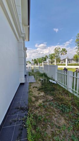 Corner Lot Double Storey Eco Majestic Semenyih (with land) 1
