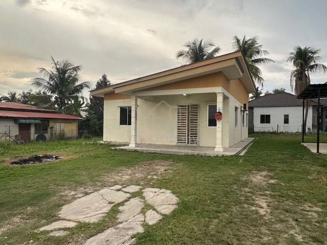 Rumah Sewa Kampung Lahar Tiang, Kepala Batas – Tanah Keliling Luas 1