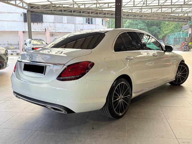 Mercedes Benz C200 1.5 FACELIFT #LOW MIL ONE OWNER - 2