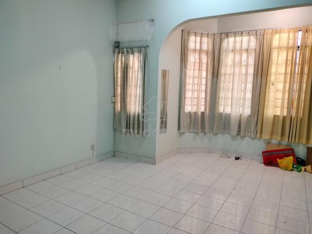 Puchong jaya , 2 storey terrace house for rent , kitchen cabinet , air 1