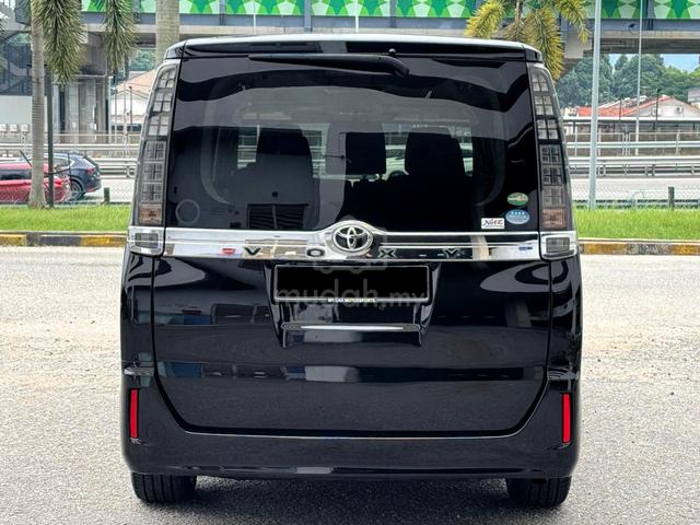 2017 Toyota VOXY X 2.0 MPV 7ST R.CAM RIMS KLES 1PD - 4