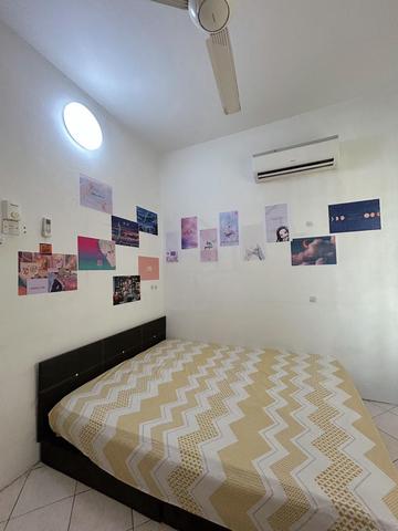 Female available on September Middle room for rent Bayu Puteri 1