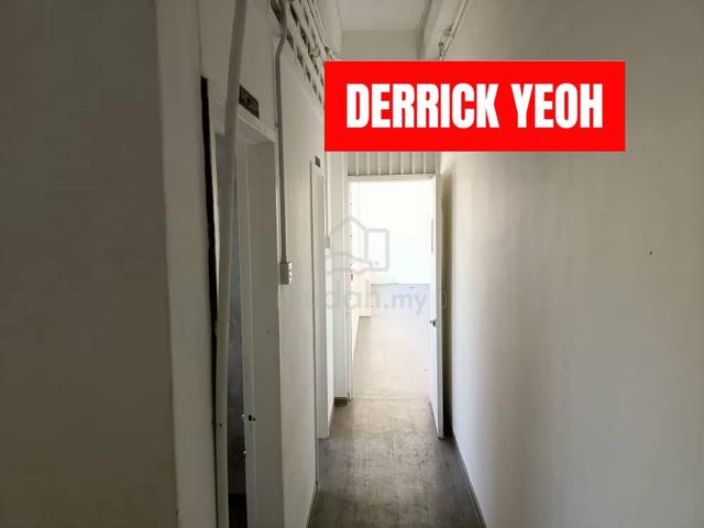 1st Floor, Lebuh Carnarvon Shop Lot @ Georgetown, Facing Main Road 4
