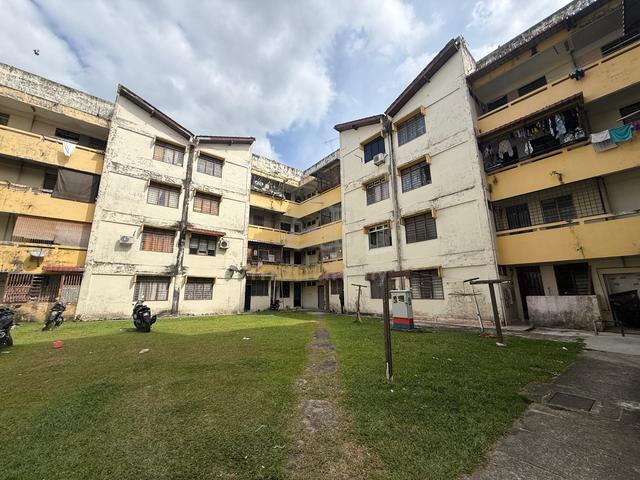 Flat Taman Perling 1