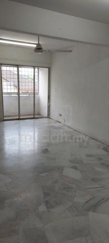 Iris Apartment (Taman Desa) 1