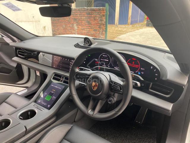 2024 Porsche Taycan Sport Chrono Panoramic Roof - 5