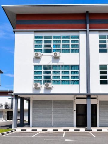 Pine Square Ground Floor Corner for rent 1