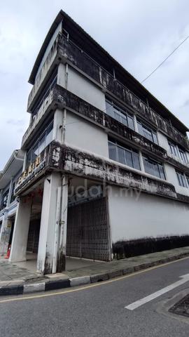 Padungan 3.5 storey corner shophouse 1