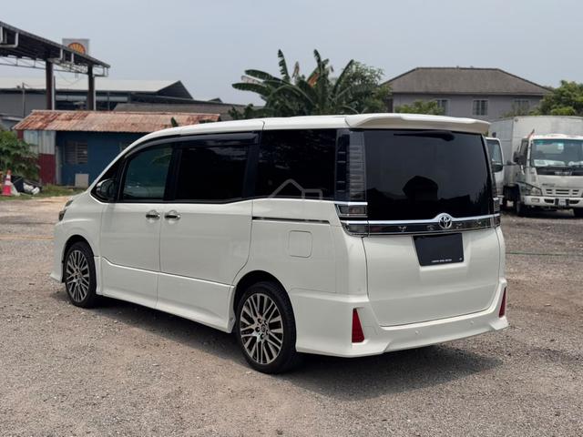 2020 Toyota VOXY 2.0 ZS KIRAMEKI II (A) - 5