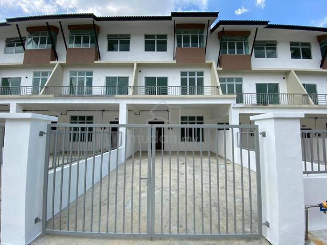 Scientex Utama Senai 2.5 Storey Terrace Below Market price Full Loan 1
