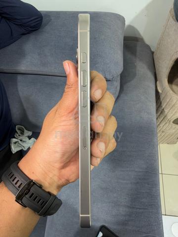 Iphone 16 Pro max (256GB) Silver - photo 4 of 6