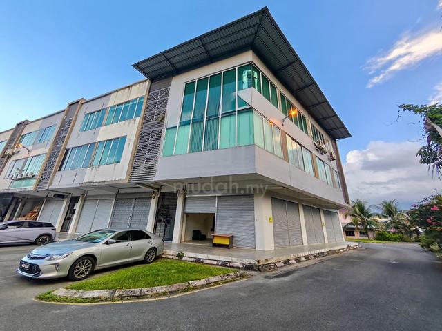 Green Road, Ground Floor Corner Unit Shoplot For Rent, Kuching 1