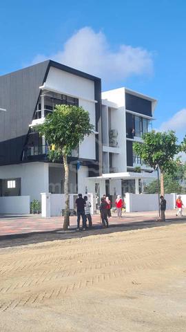 New 3 Storey Semi-D Factory Low downpayment at Menglembu 1