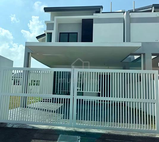 CORNER RENOVATED EXTRA LAND 2 Sty Laman Delfina Nilai Impian USIM 1