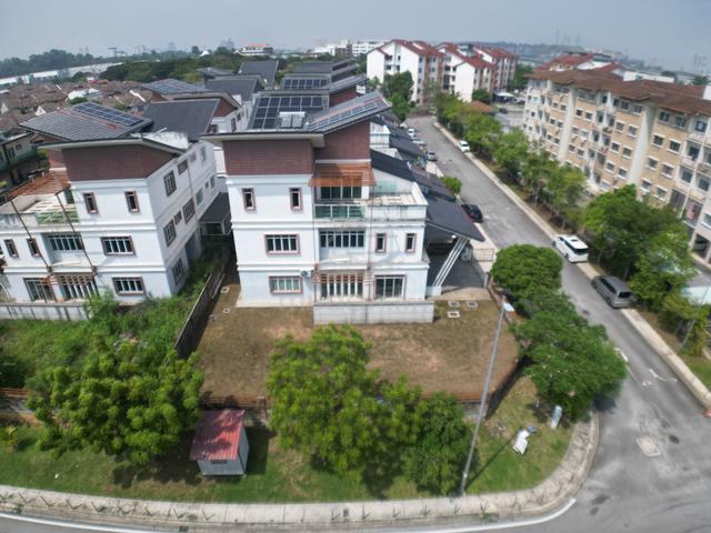 Corner Lot Berlif! Rumah 2.5 Storey Taman Desa Alam U12 Shah Alam 1